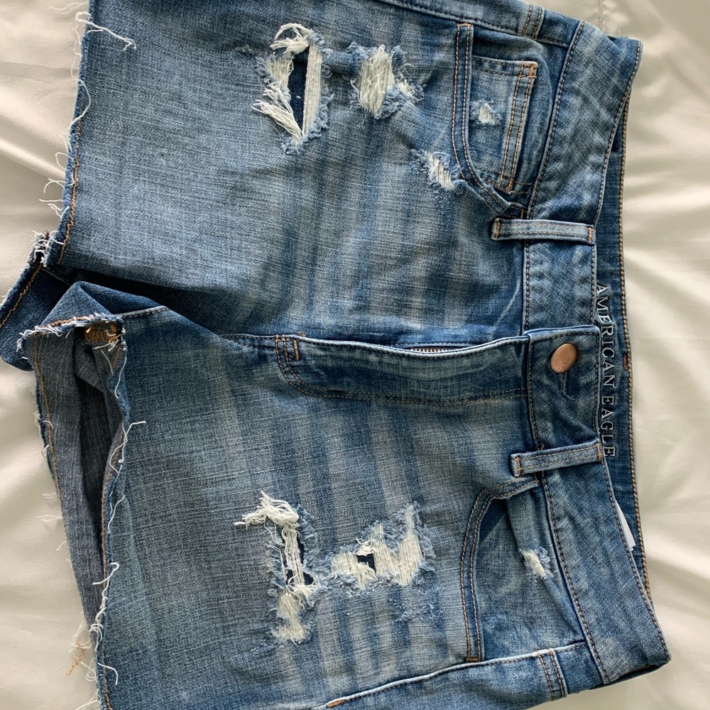 American Eagle Shorts. New without tags. High rise shortie.
